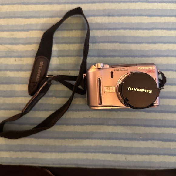 vintage Olympus digital camera C-750 Ultra Zoom 4.0MP Digital Camera